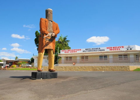 Ned Kelly's Motel - Lightning Ridge Tourism 0