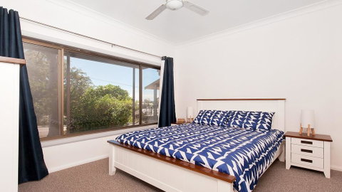Nelson Bay Getaway 59 - Lightning Ridge Tourism 3