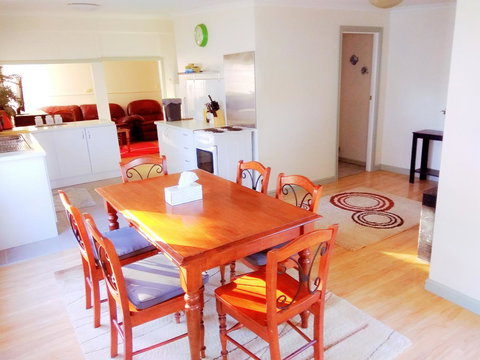 Forrest St Apartments - Lightning Ridge Tourism 7