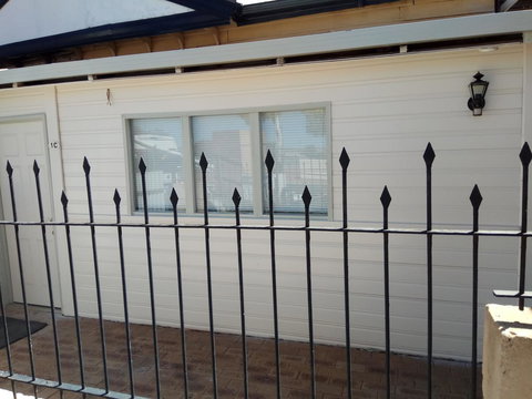 Forrest St Apartments - Lightning Ridge Tourism 1