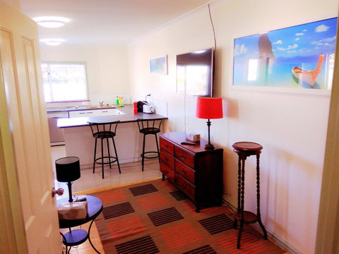Forrest St Apartments - Lightning Ridge Tourism 12