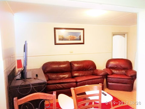 Forrest St Apartments - Lightning Ridge Tourism 8