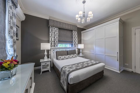 Grand Mercure Basildene Manor - Lightning Ridge Tourism 23
