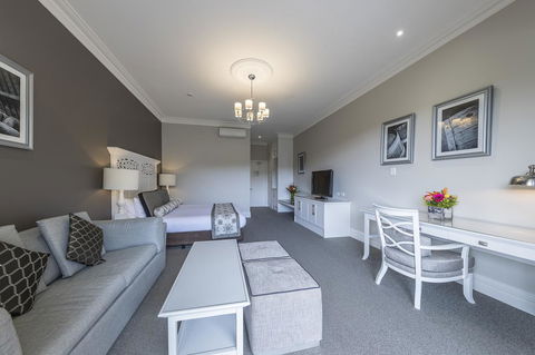 Grand Mercure Basildene Manor - Lightning Ridge Tourism 21
