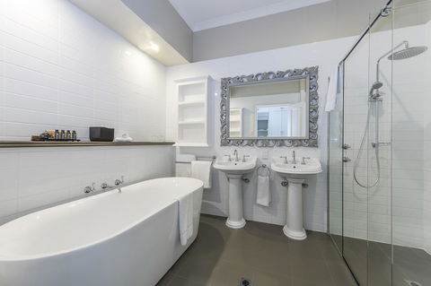 Grand Mercure Basildene Manor - Lightning Ridge Tourism 20