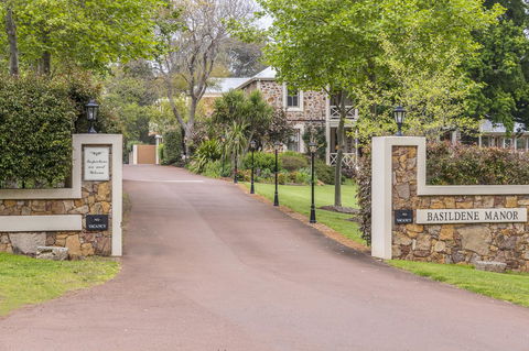 Grand Mercure Basildene Manor - Lightning Ridge Tourism 15