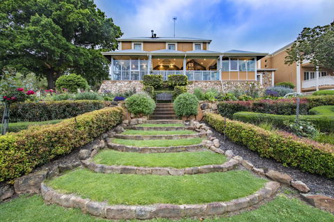 Grand Mercure Basildene Manor - Lightning Ridge Tourism 13