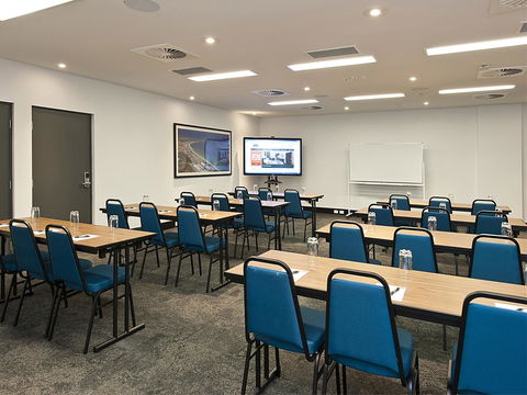 Quest Rockingham - Lightning Ridge Tourism 7