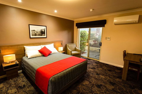 Quality Hotel Bayswater - Lightning Ridge Tourism 1