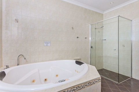 Quality Hotel Bayswater - Lightning Ridge Tourism 20