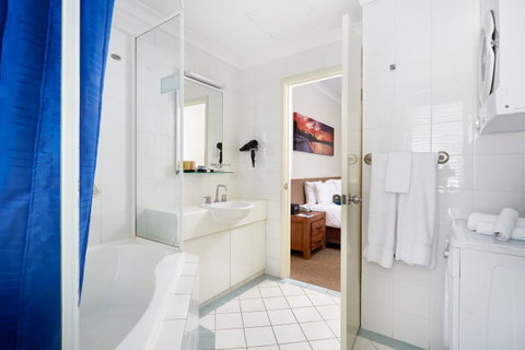 Broadwater Resort Como - Lightning Ridge Tourism 9