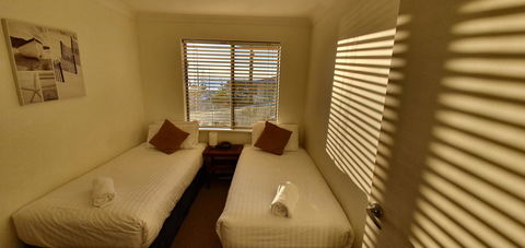 Scarborough Beach Front Resort - Shell Ten - Lightning Ridge Tourism 2