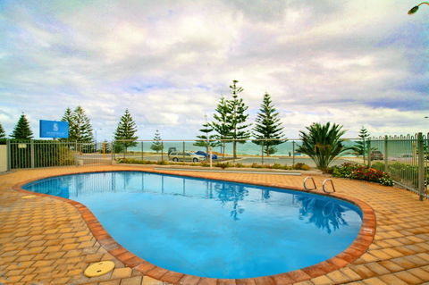 Scarborough Beach Front Resort - Shell Ten - Lightning Ridge Tourism 12