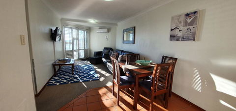 Scarborough Beach Front Resort - Shell Ten - Lightning Ridge Tourism 6