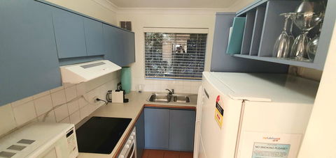 Scarborough Beach Front Resort - Shell Ten - Lightning Ridge Tourism 4