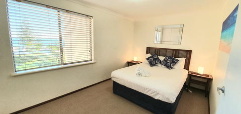 Scarborough Beach Front Resort - Shell Ten - Lightning Ridge Tourism 3
