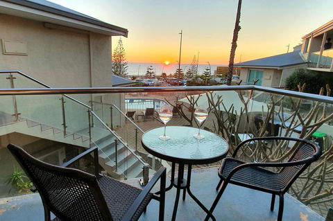 Scarborough Beach Front Resort - Shell Ten - Lightning Ridge Tourism 7
