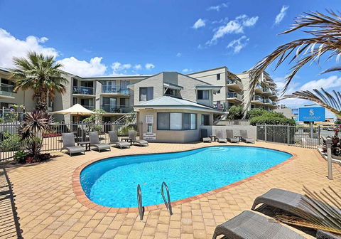 Scarborough Beach Front Resort - Shell Ten - Lightning Ridge Tourism 13