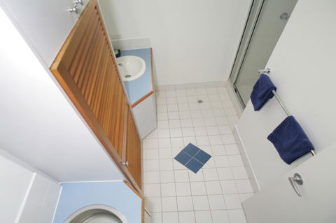 Scarborough Beach Front Resort - Shell Ten - Lightning Ridge Tourism 9