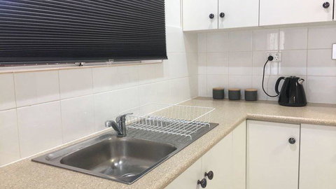 Capel Short-Stay Accommodation - Lightning Ridge Tourism 10