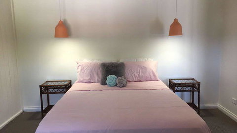 Capel Short-Stay Accommodation - Lightning Ridge Tourism 7