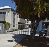 Central Executive Townhouse - Lightning Ridge Tourism