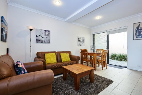 Fremantle Townhouse U/5 - Lightning Ridge Tourism 3