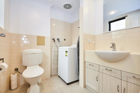 Fremantle Townhouse U/5 - Lightning Ridge Tourism 7