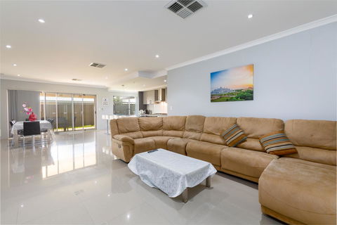 Rainbow Dream House - Lightning Ridge Tourism 0