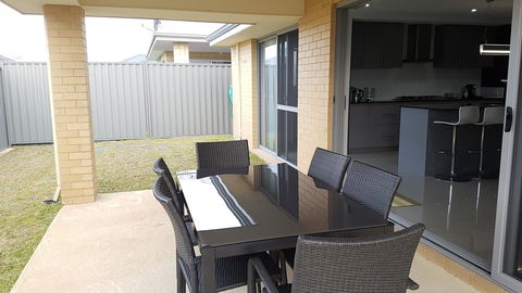 Rainbow Dream House - Lightning Ridge Tourism 24
