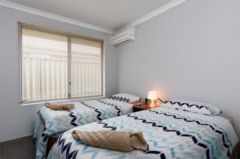 Rainbow Dream House - Lightning Ridge Tourism 15
