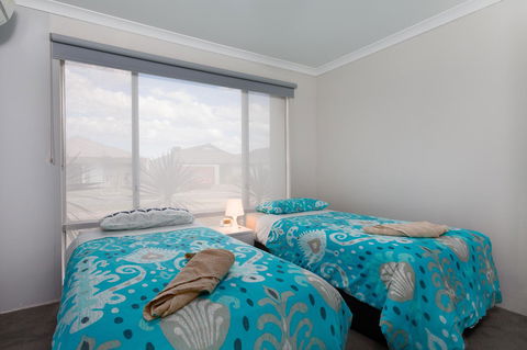 Rainbow Dream House - Lightning Ridge Tourism 12