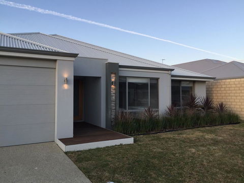 Rainbow Dream House - Lightning Ridge Tourism 25
