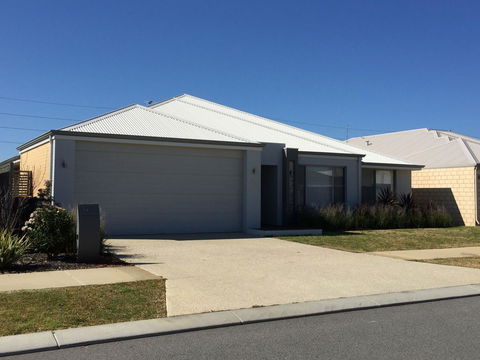 Rainbow Dream House - Lightning Ridge Tourism 27