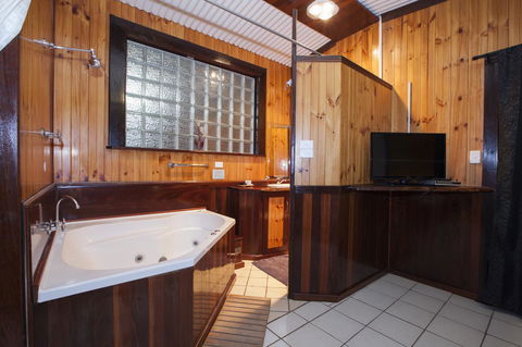 Rustic Retreat Esperance - Lightning Ridge Tourism 1