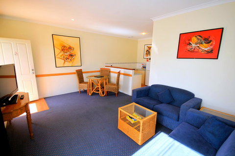 Bunbury Motel And Apartments - Lightning Ridge Tourism 19