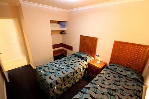 Bunbury Motel And Apartments - Lightning Ridge Tourism 12