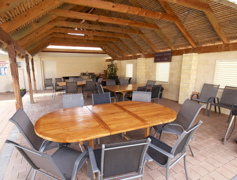 Bunbury Motel And Apartments - Lightning Ridge Tourism 9