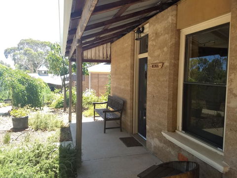 Hotham Ridge Estate - Lightning Ridge Tourism 7