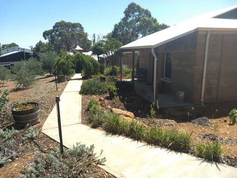 Hotham Ridge Estate - Lightning Ridge Tourism 14