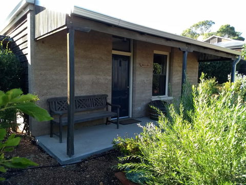 Hotham Ridge Estate - Lightning Ridge Tourism 24