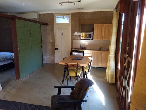 Hotham Ridge Estate - Lightning Ridge Tourism 6