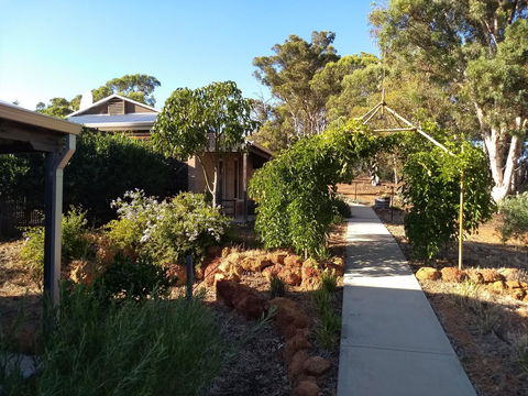 Hotham Ridge Estate - Lightning Ridge Tourism 4