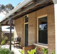 Hotham Ridge Winery and Cottages - Lightning Ridge Tourism