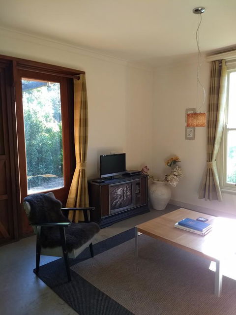 Hotham Ridge Estate - Lightning Ridge Tourism 22
