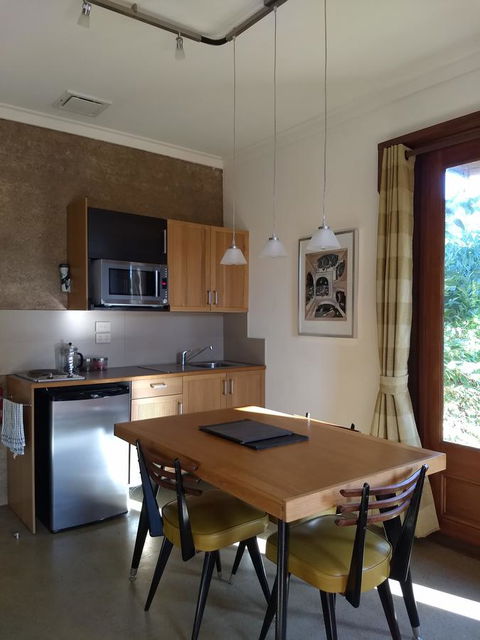 Hotham Ridge Estate - Lightning Ridge Tourism 3