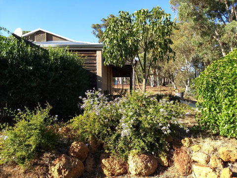 Hotham Ridge Estate - Lightning Ridge Tourism 18