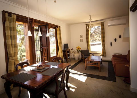 Hotham Ridge Estate - Lightning Ridge Tourism 28