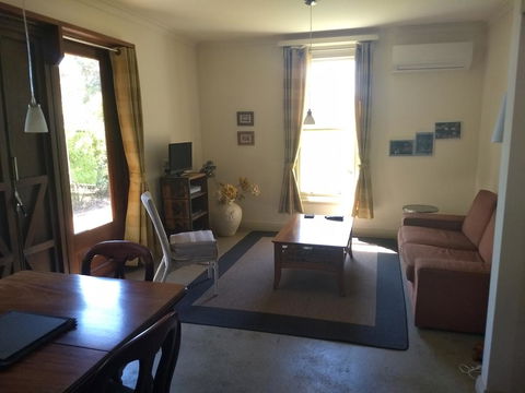 Hotham Ridge Estate - Lightning Ridge Tourism 10