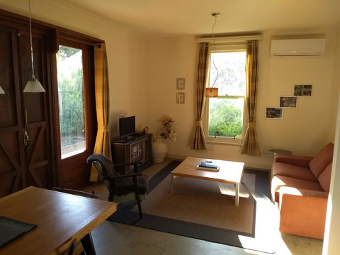 Hotham Ridge Estate - Lightning Ridge Tourism 2